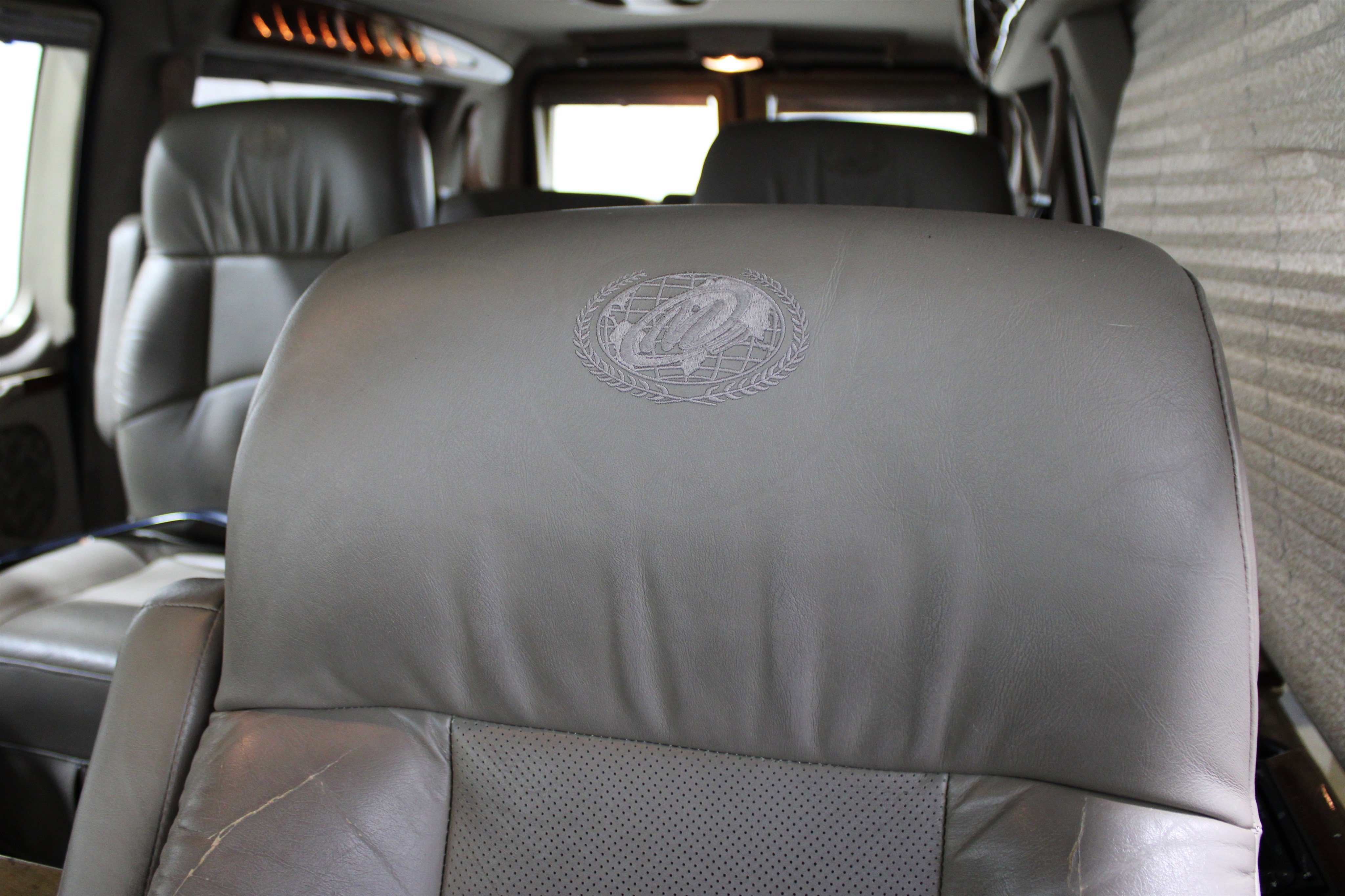 Used 2000 Ford E-150 and Econoline 150 Recreational Mark III image 4