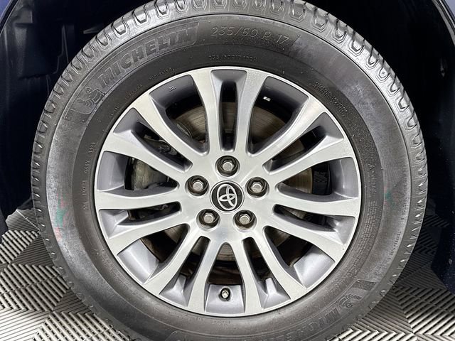 Used 2020 Toyota Sienna XLE w/ XLE Navigation Package FWD image 4