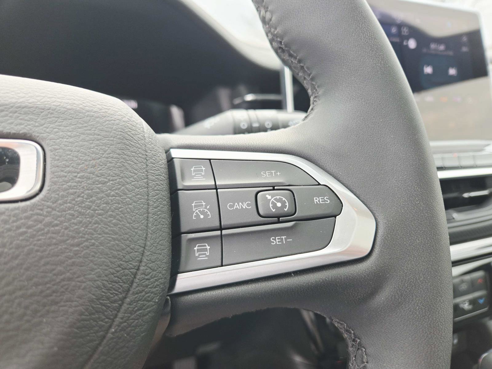 Used 2025 Jeep Compass Limited w/ High Altitude Package image 23