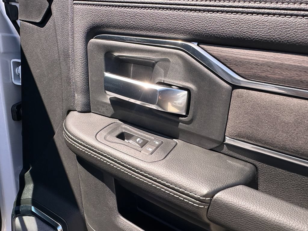 New 2026 RAM 2500 Laramie AWD/4WD image 17