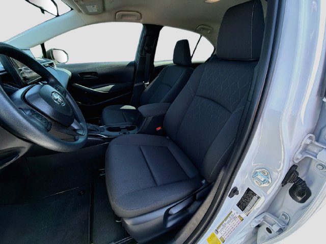 Used 2025 Toyota Corolla LE FWD image 21