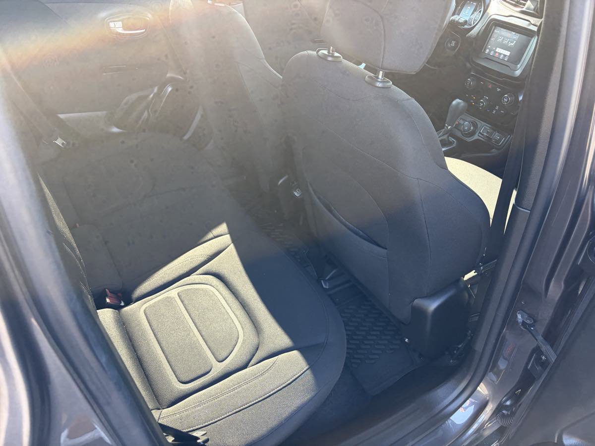 Used 2020 Jeep Renegade Latitude image 22