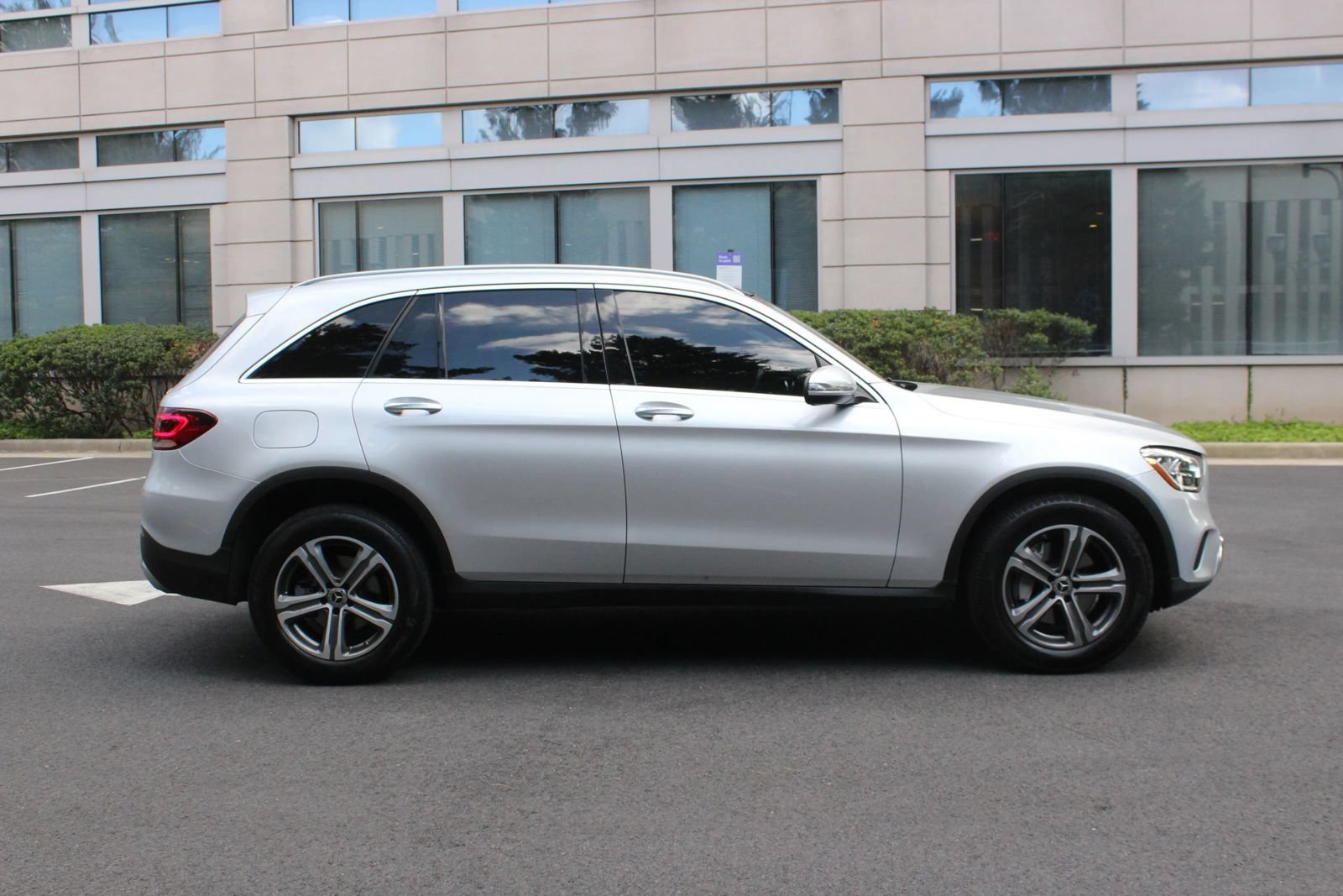 Used 2020 Mercedes-Benz GLC 300 4MATIC w/ Multimedia Package image 6