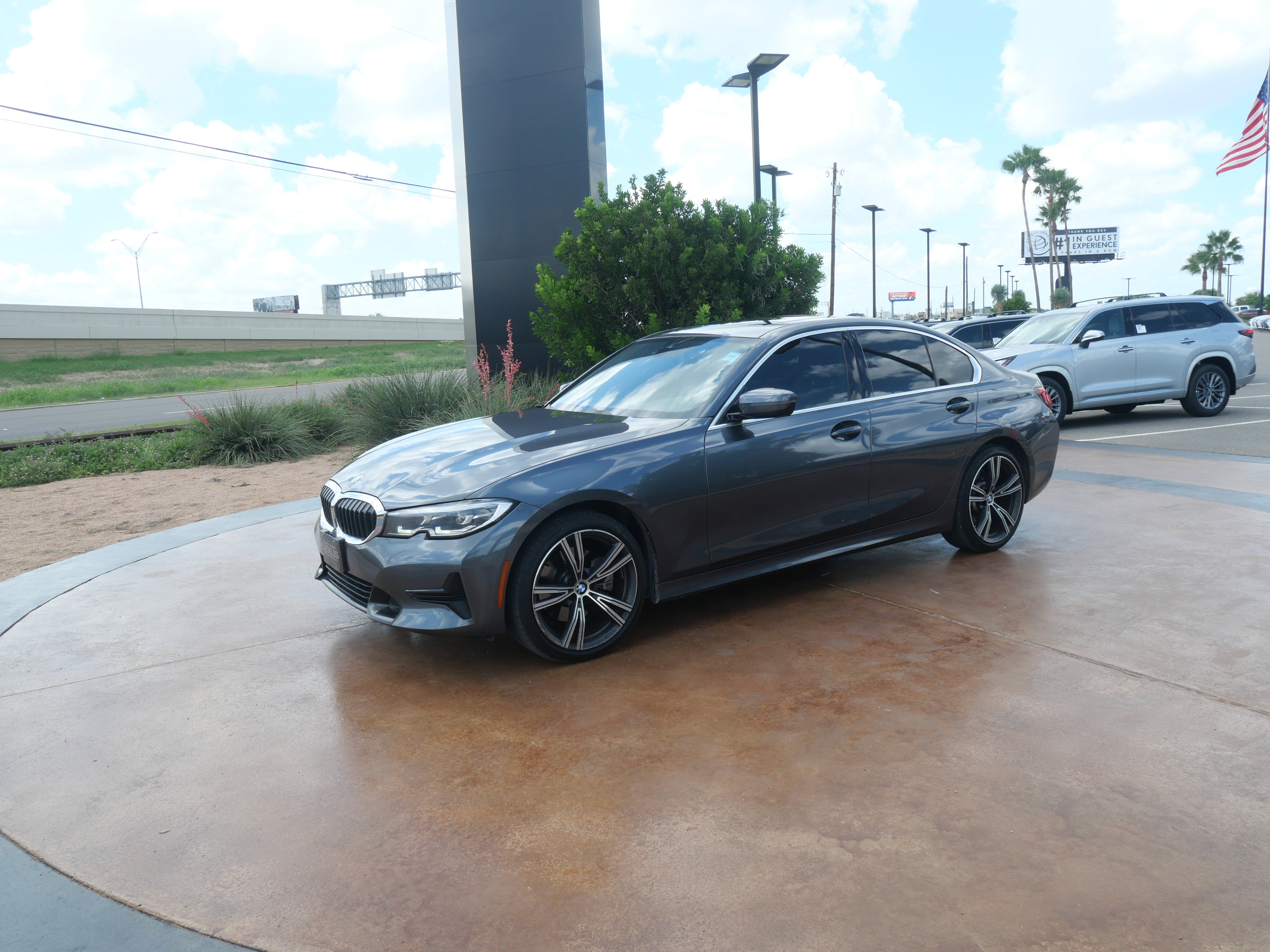 Used 2022 BMW 330i xDrive Sedan w/ Premium Package 2 image 5