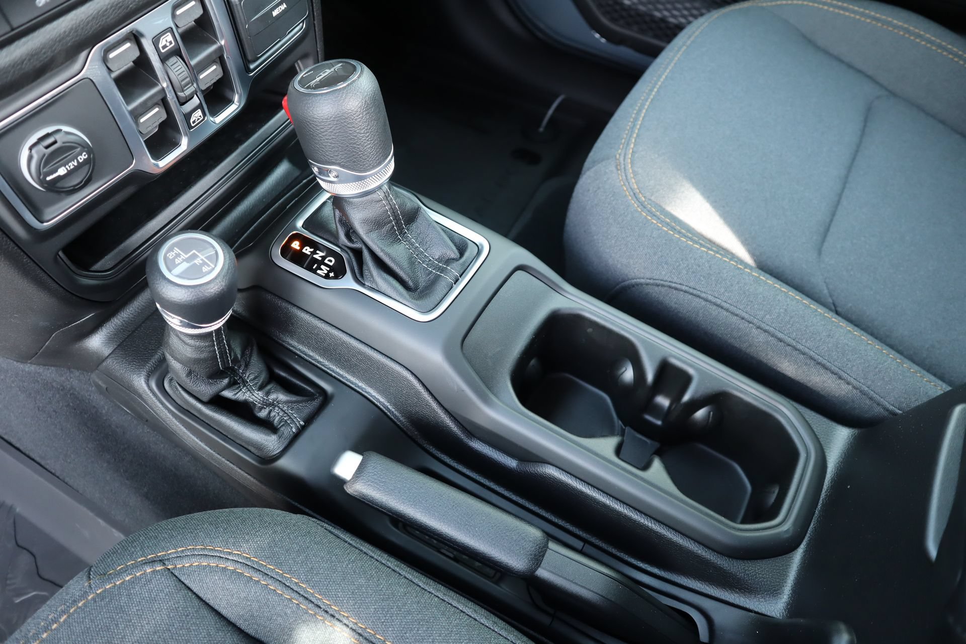 New 2026 Jeep Gladiator Sport AWD/4WD image 9