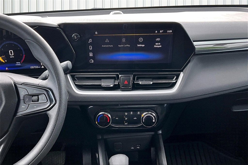 Used 2024 Chevrolet TrailBlazer LT w/ Driver Confidence Package image 3