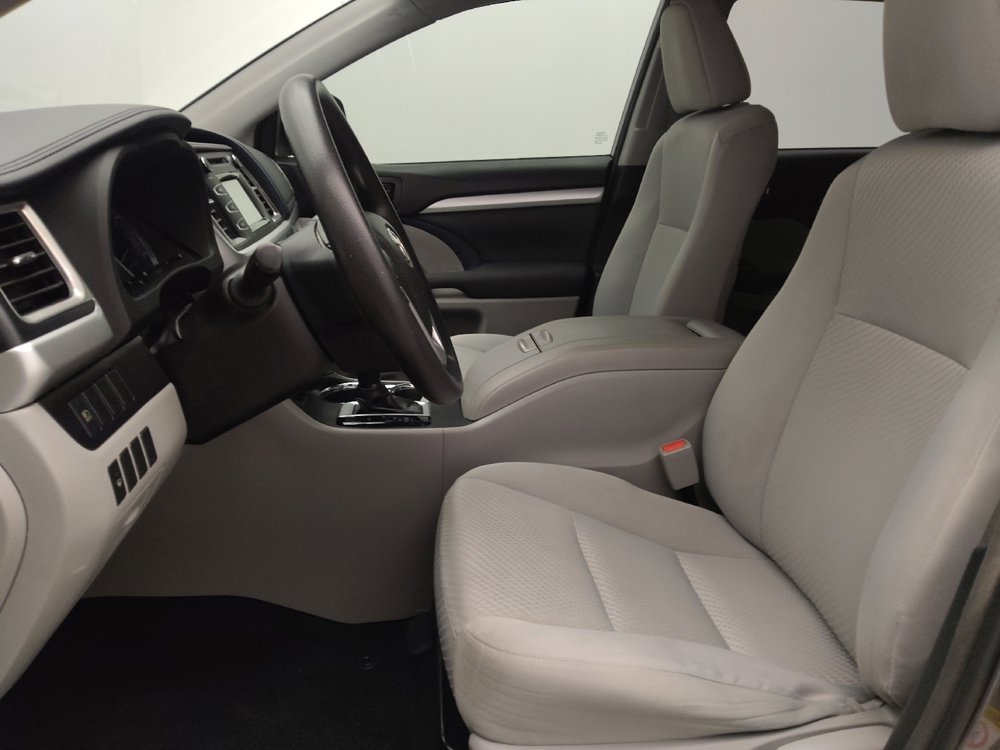 Used 2018 Toyota Highlander LE image 17