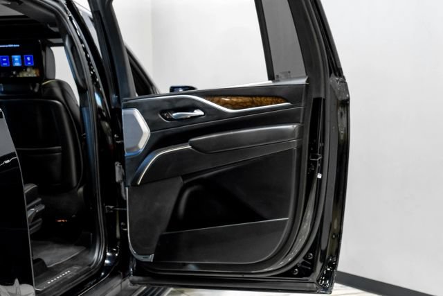 Used 2022 Cadillac Escalade ESV Sport Platinum w/ Heavy-Duty Trailer Package AWD/4WD image 77