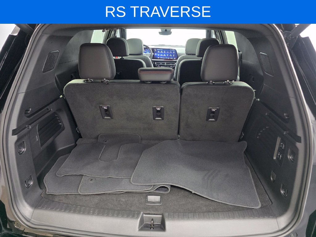 Used 2024 Chevrolet Traverse RS FWD image 18