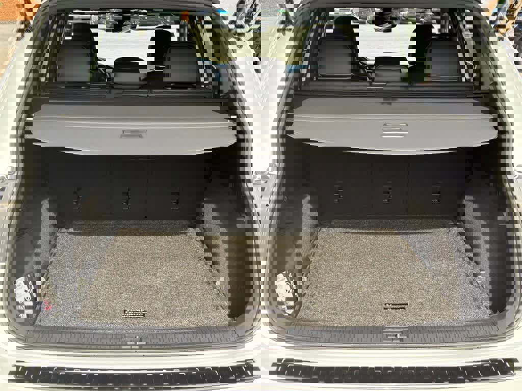 Used 2022 Volkswagen Tiguan SEL R-Line image 16