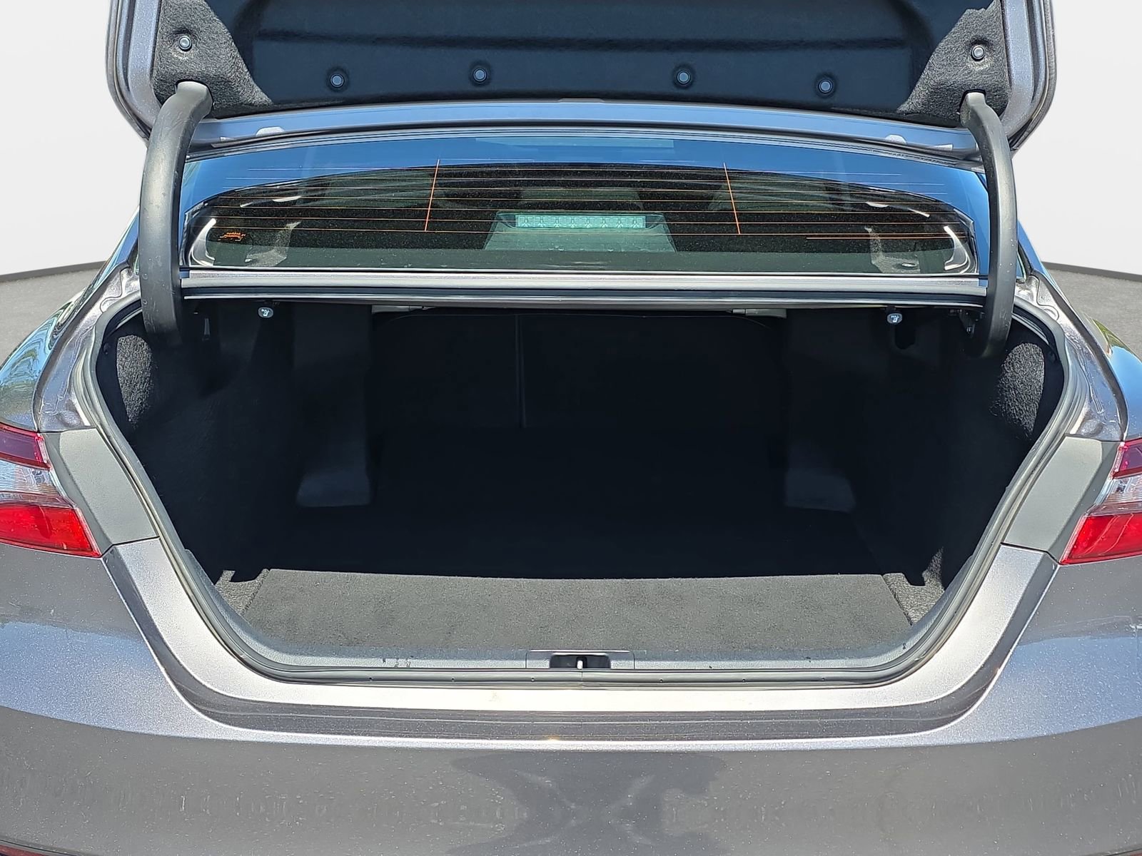 Used 2023 Toyota Camry LE image 12