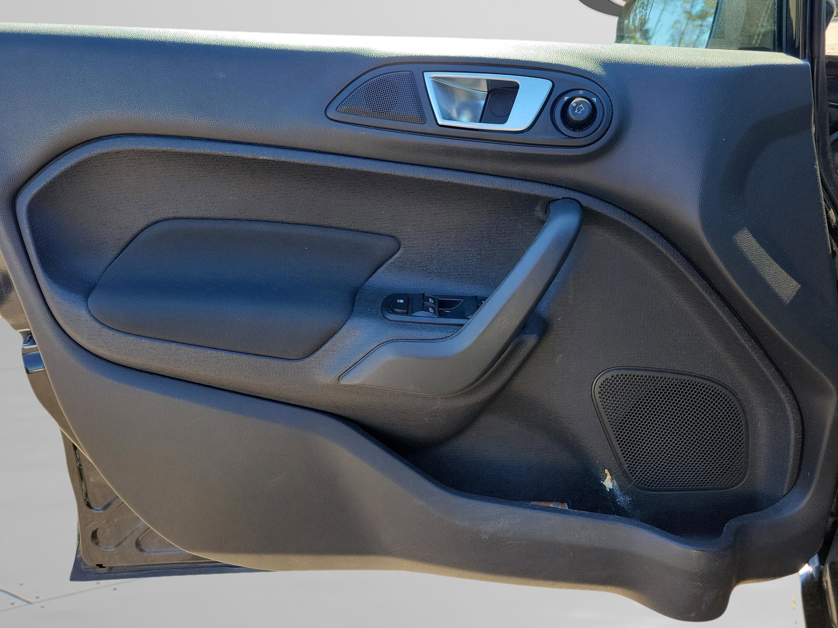 Used 2015 Ford Fiesta ST image 25