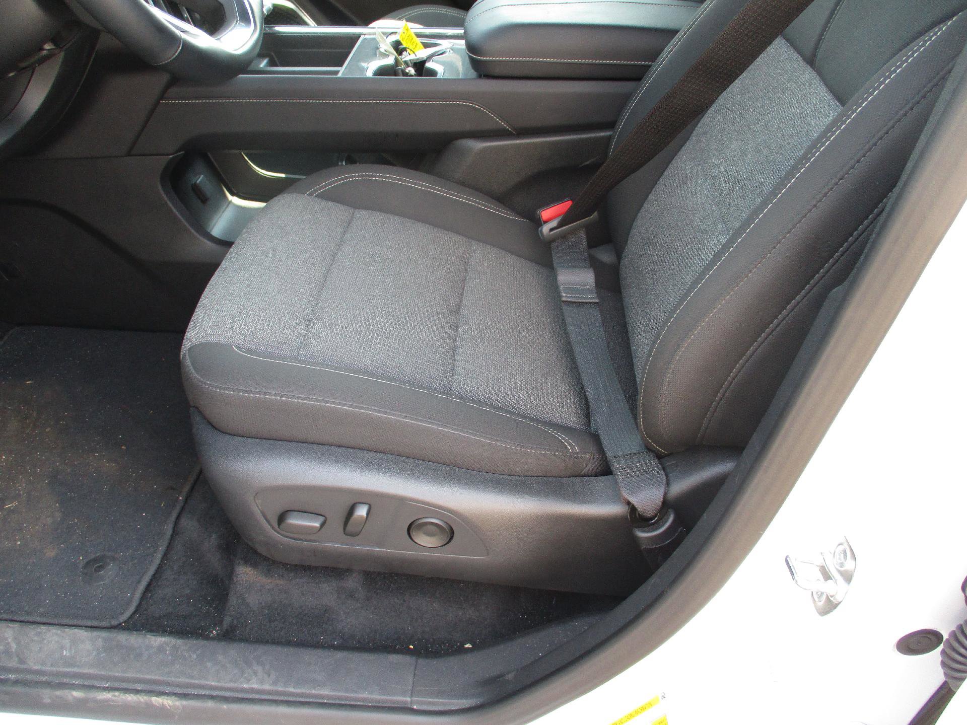 Used 2025 GMC Acadia Elevation image 10