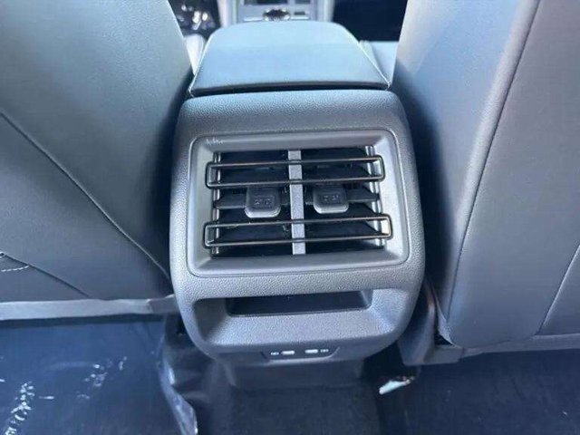 New 2026 Volkswagen Tiguan SE R-Line image 8