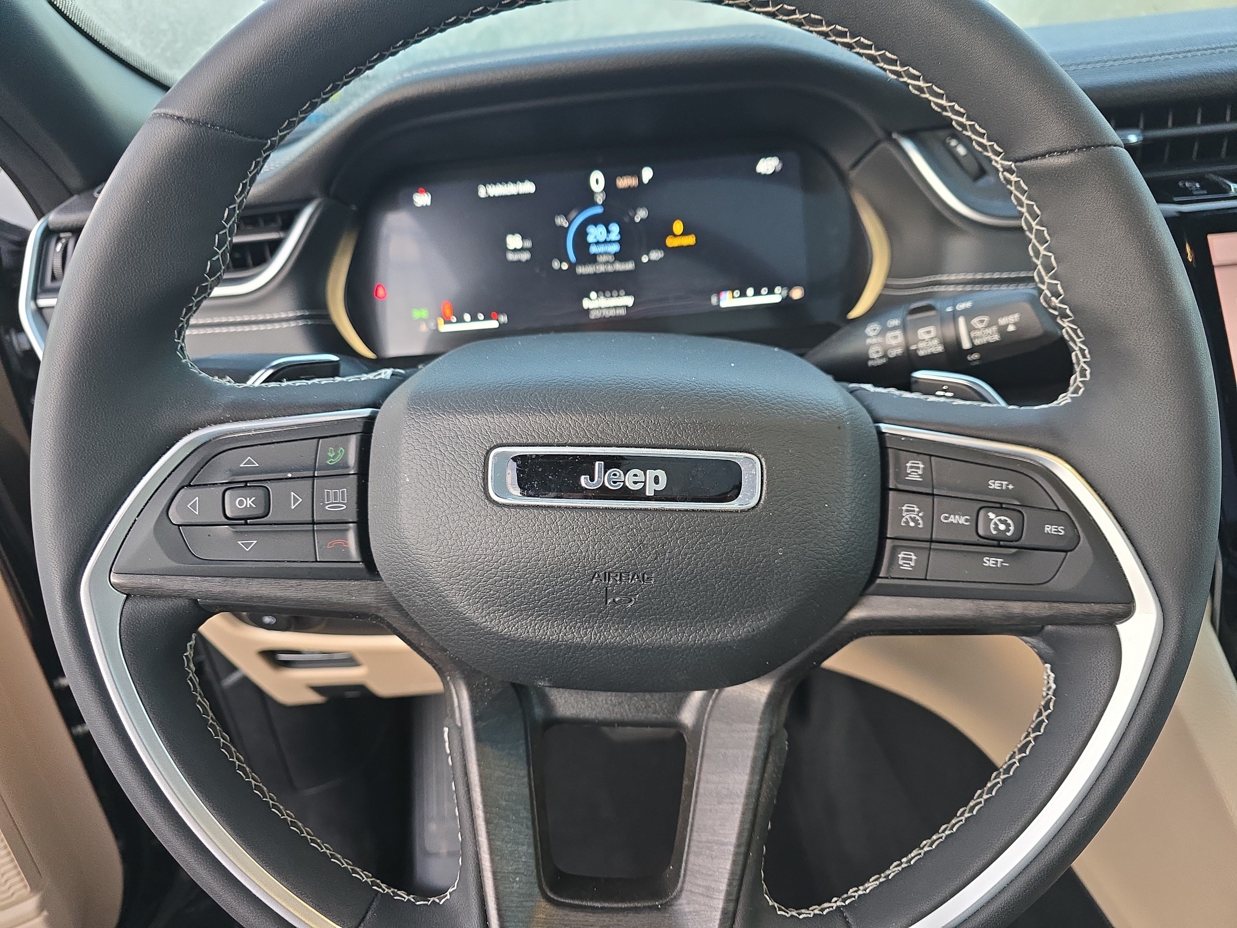 Used 2023 Jeep Grand Cherokee Limited AWD/4WD image 24