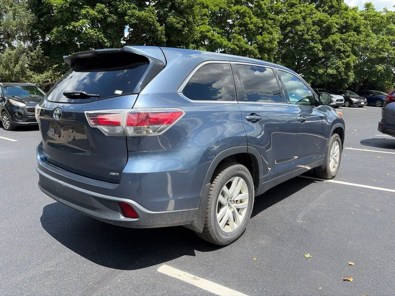 Used 2016 Toyota Highlander LE AWD/4WD image 5