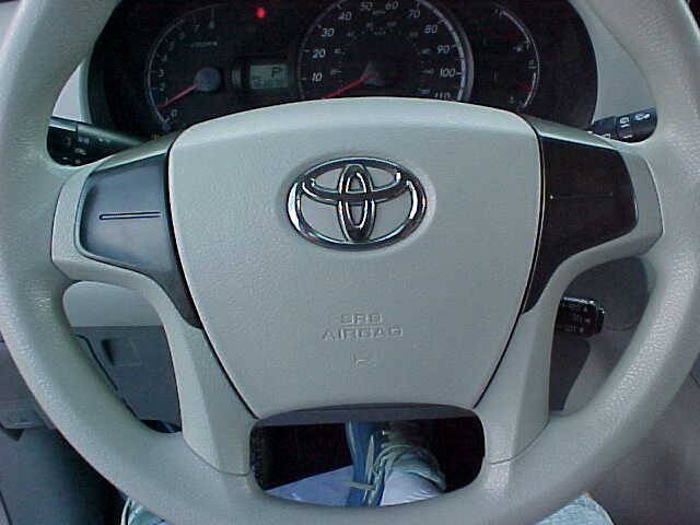Used 2011 Toyota Sienna w/ Towing Pkg FWD image 29