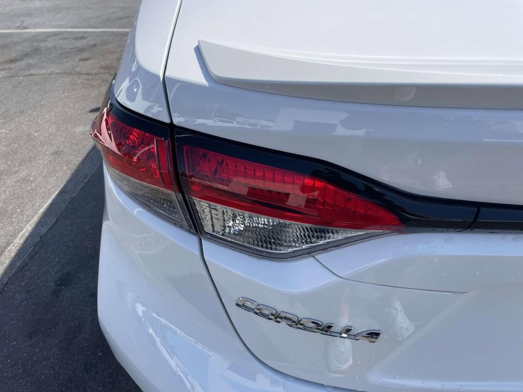 Used 2025 Toyota Corolla SE image 24