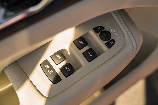 Certified 2023 Volvo XC60 B5 Plus w/ Climate Package image 38