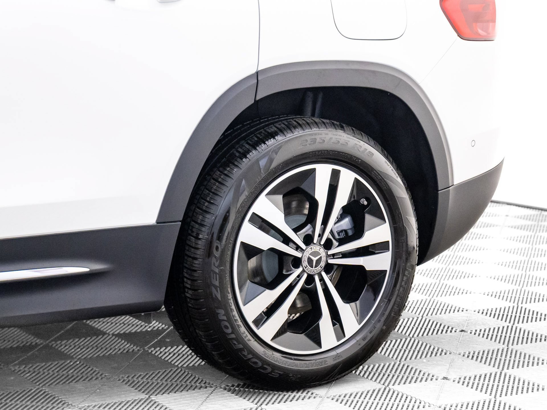 New 2026 Mercedes-Benz GLB 250 4MATIC image 33