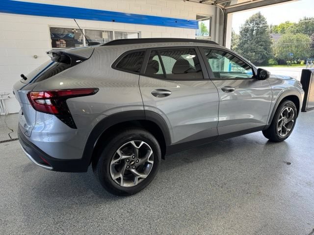 New 2026 Chevrolet Trax LT w/ Sunroof Package FWD image 12