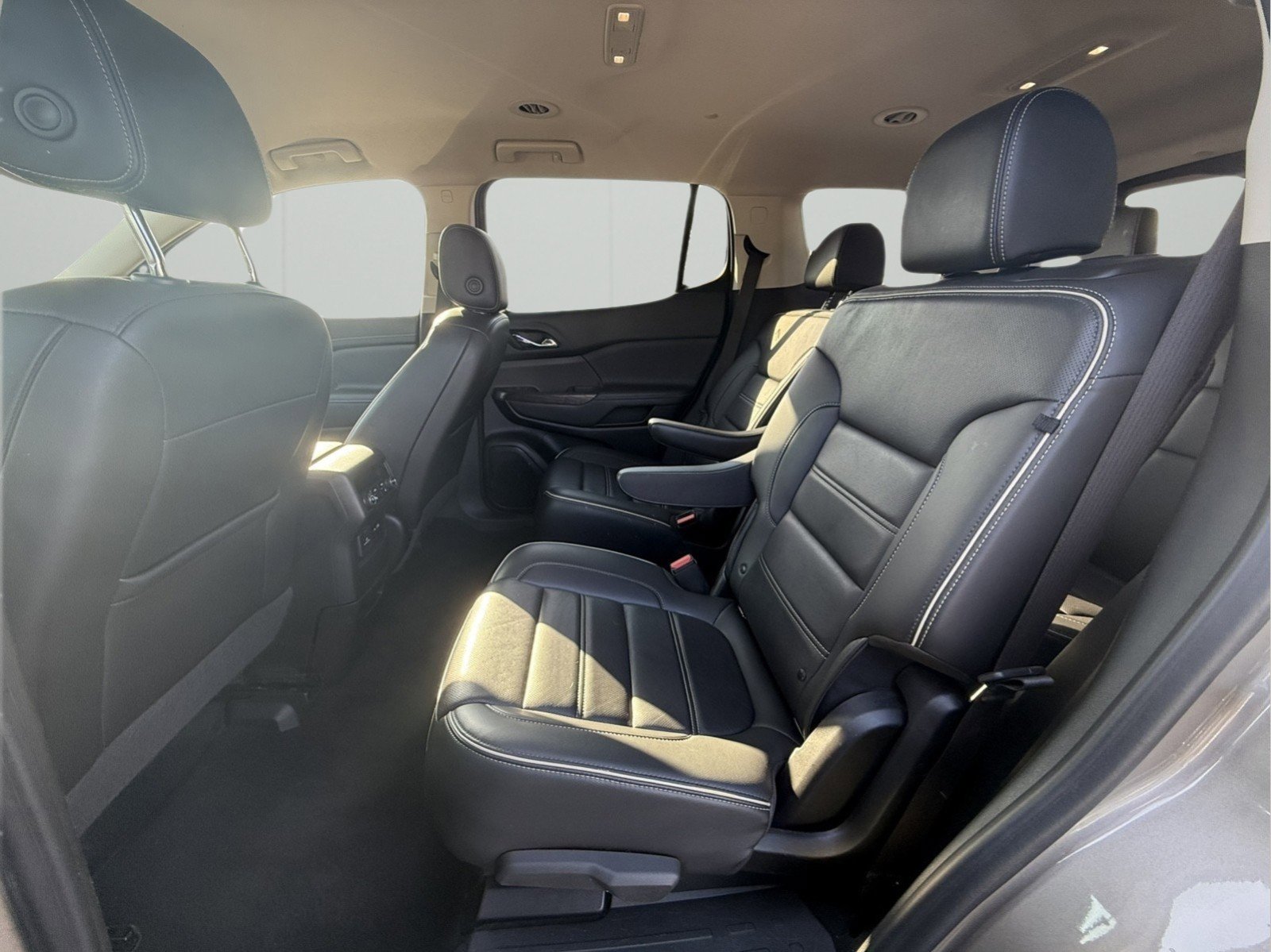 Used 2022 GMC Acadia Denali image 8