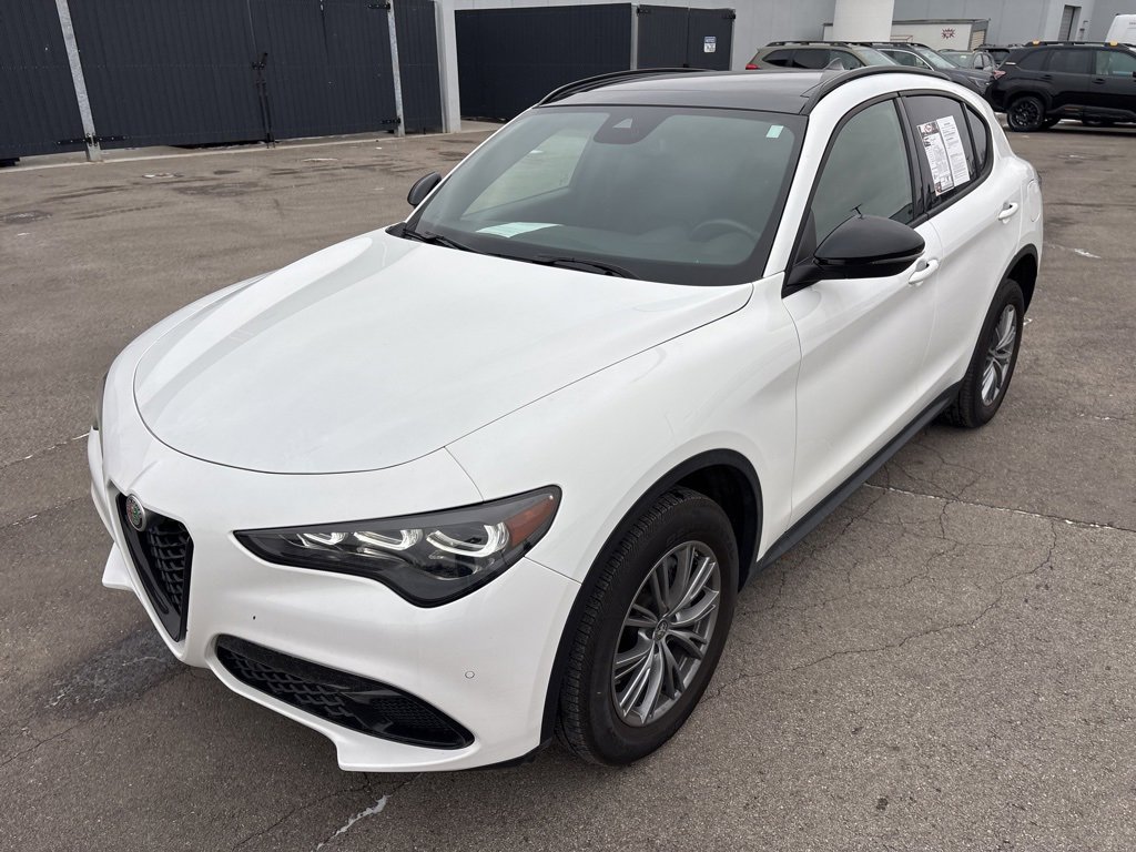 Used 2024 Alfa Romeo Stelvio Sprint image 6