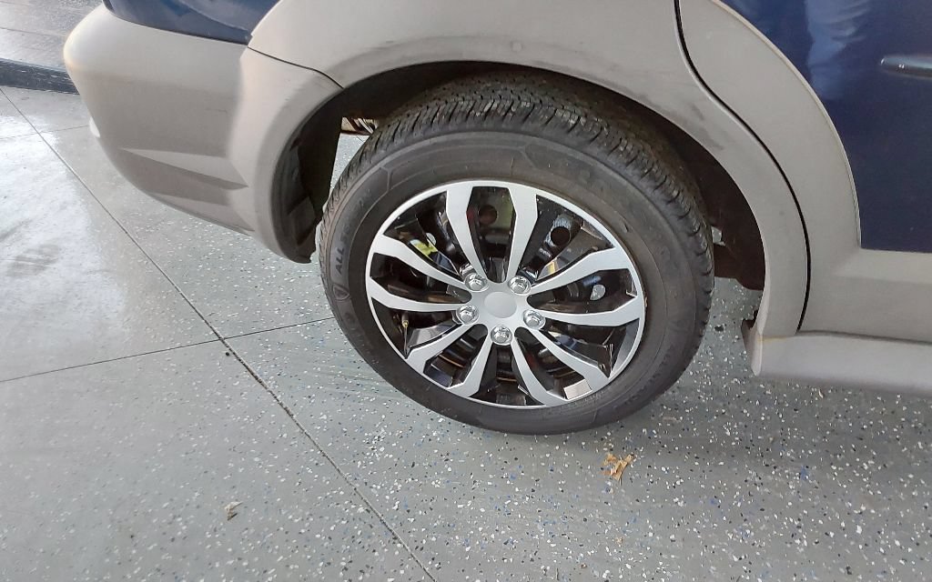 Used 2005 Pontiac Vibe w/ Power Group Value Package FWD image 22