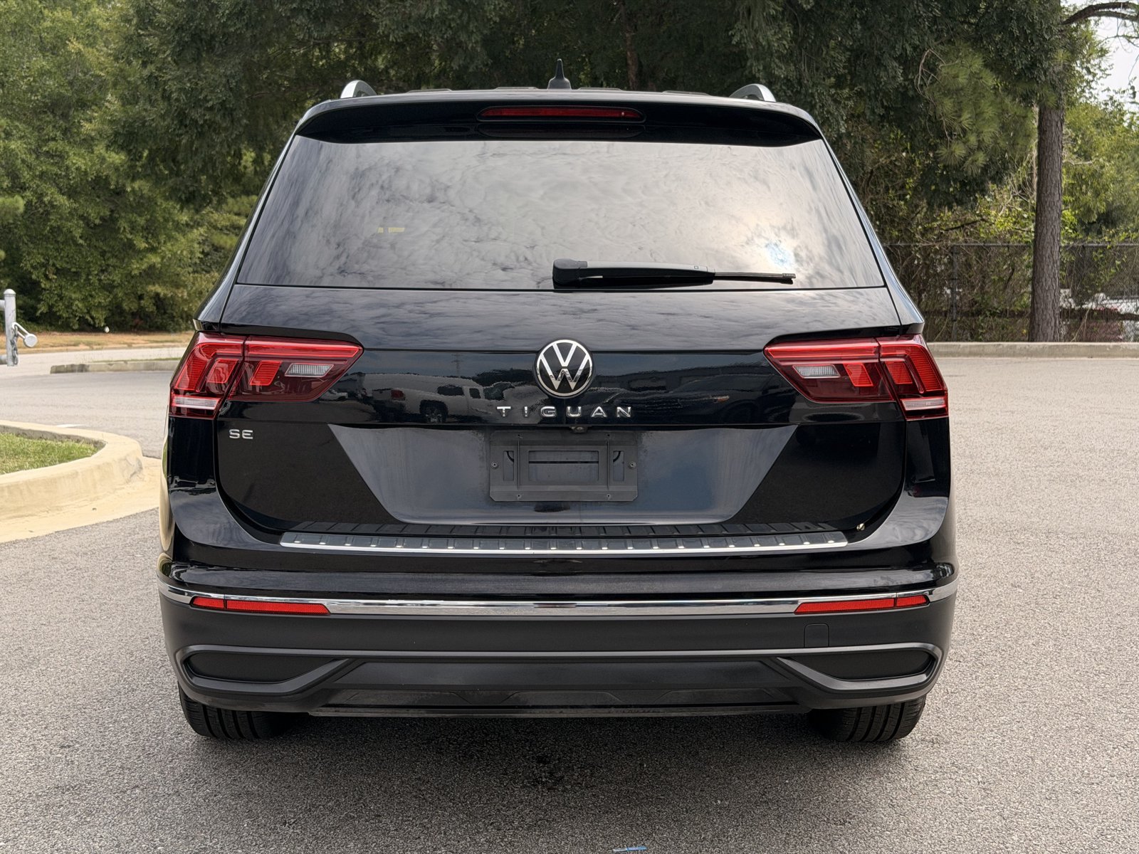 Used 2022 Volkswagen Tiguan SE FWD image 11