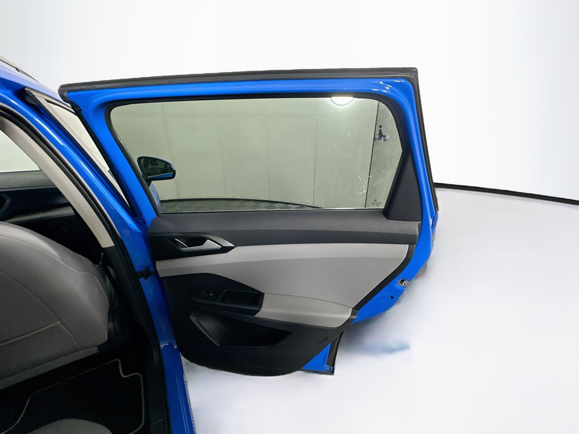 Used 2023 Volkswagen Taos SE w/ Panoramic Sunroof Package AWD/4WD image 29