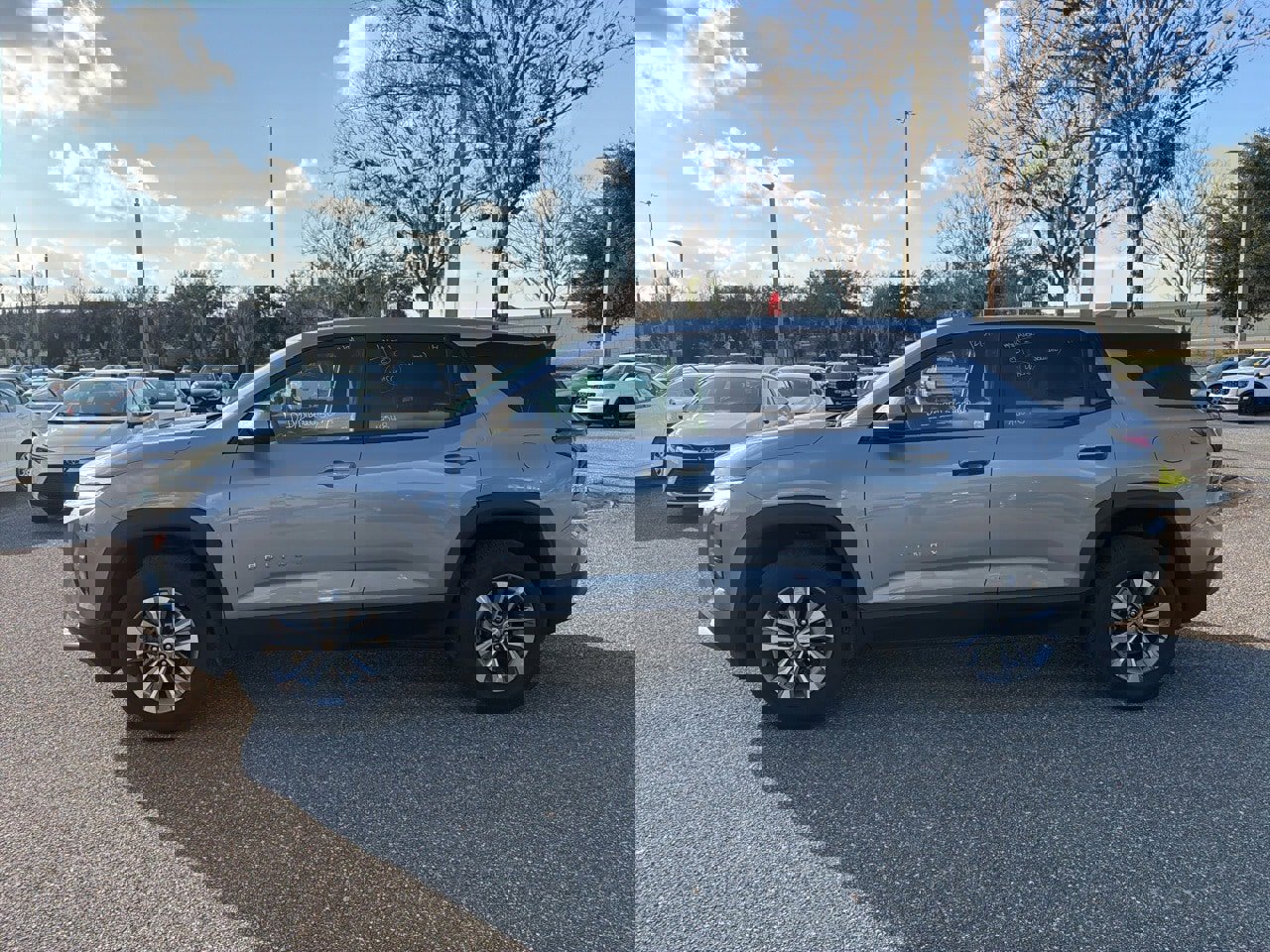 Used 2025 Chevrolet Equinox LT image 2