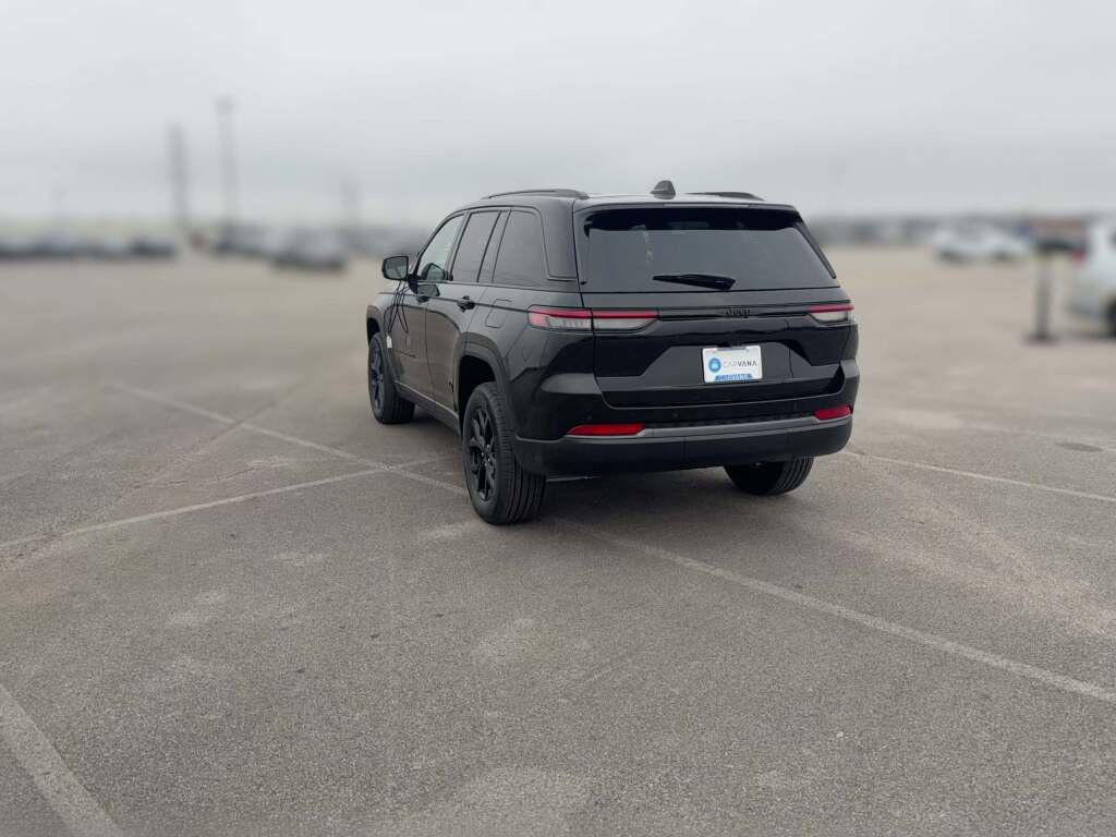 New 2026 Jeep Grand Cherokee Altitude image 9