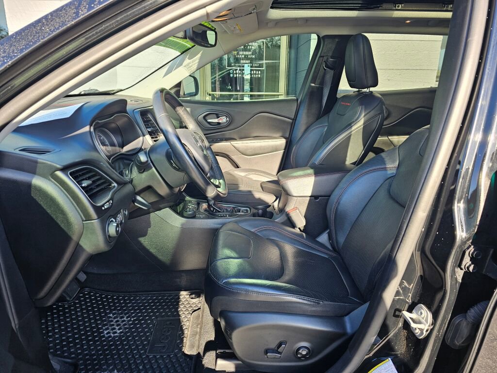 Used 2019 Jeep Cherokee Trailhawk image 21