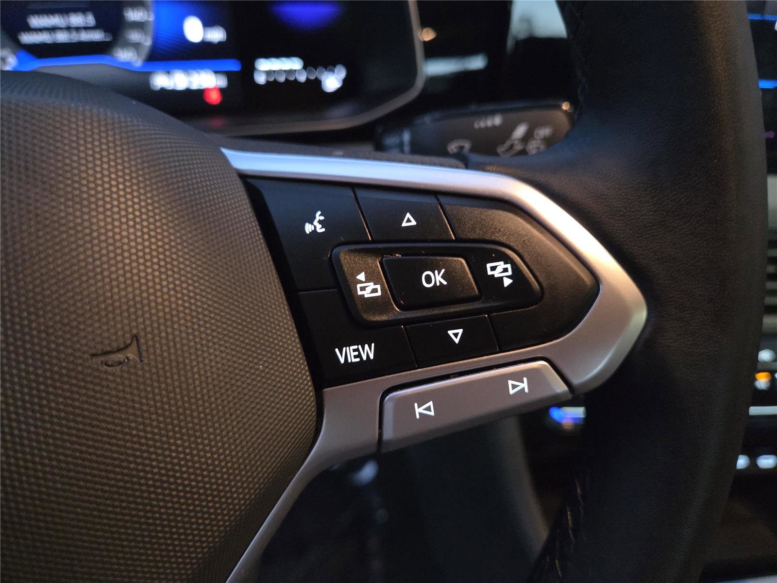 Certified 2025 Volkswagen Jetta SE w/ Sunroof Package image 20