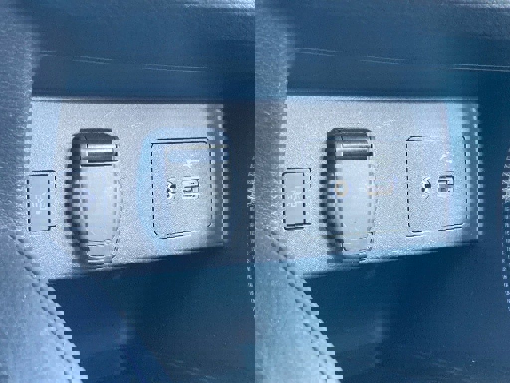 Used 2025 Nissan Versa SV image 23