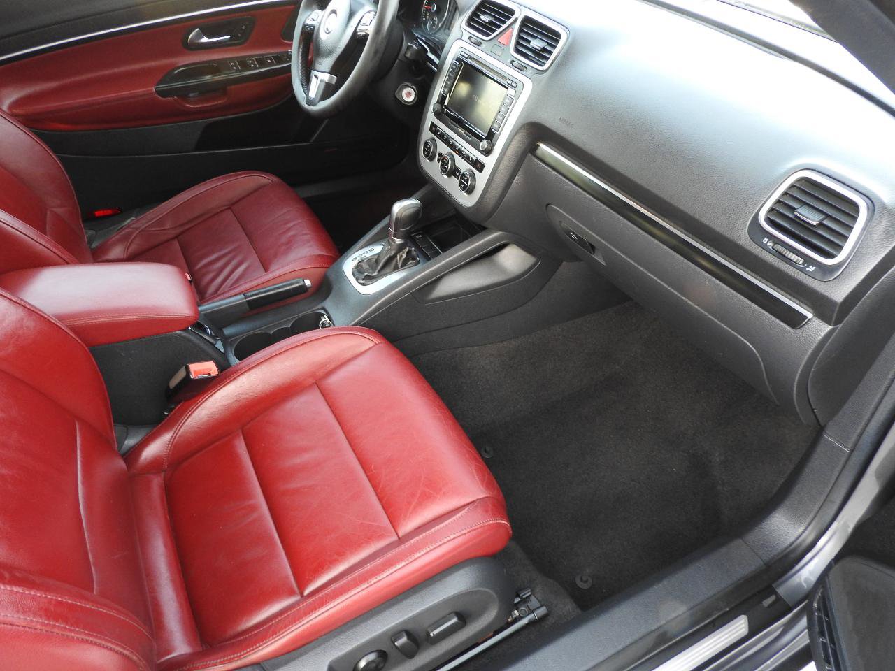 Used 2015 Volkswagen Eos Executive image 9