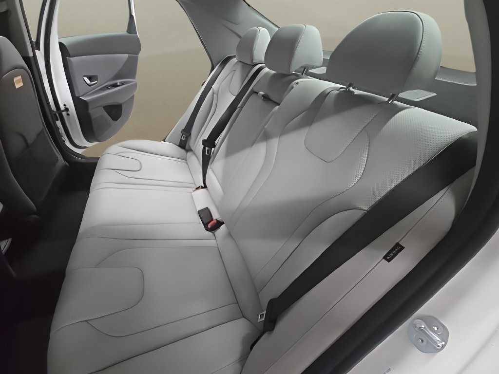 New 2026 Hyundai Elantra Limited FWD image 18