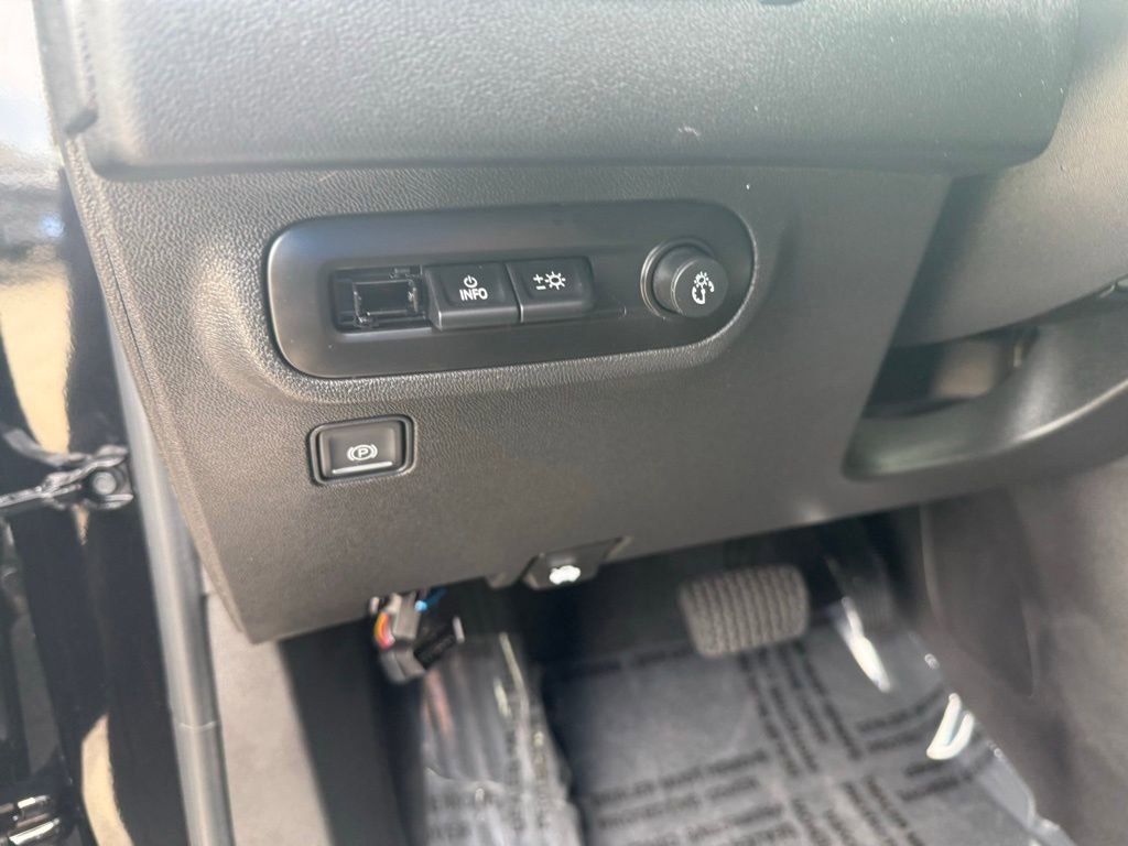 Used 2022 GMC Terrain Denali w/ Black Diamond Edition image 26