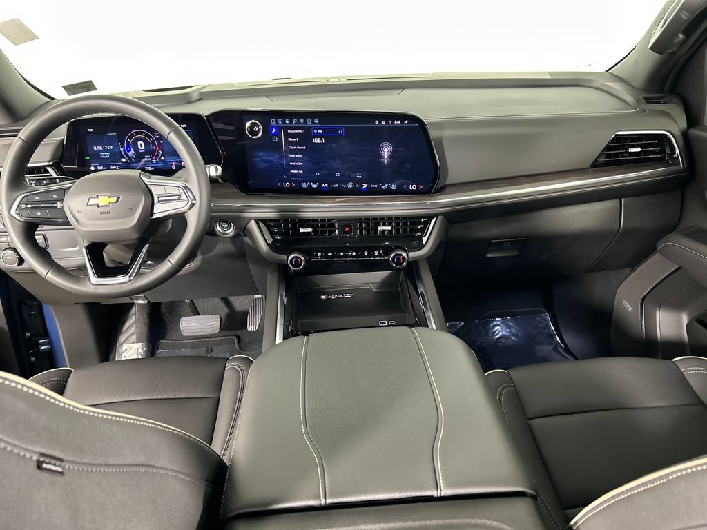 Used 2025 Chevrolet Suburban Premier AWD/4WD image 20