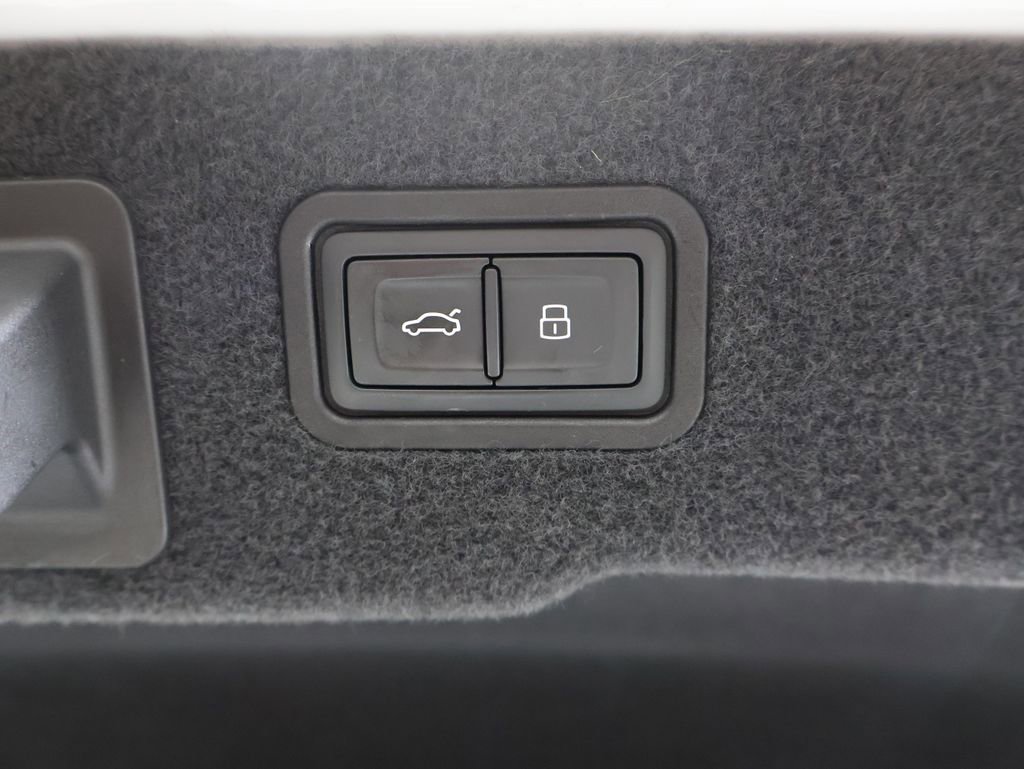 Used 2019 Audi A8 L 3.0T image 17