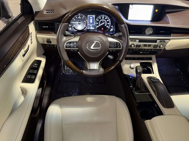 Used 2017 Lexus ES 350 image 4