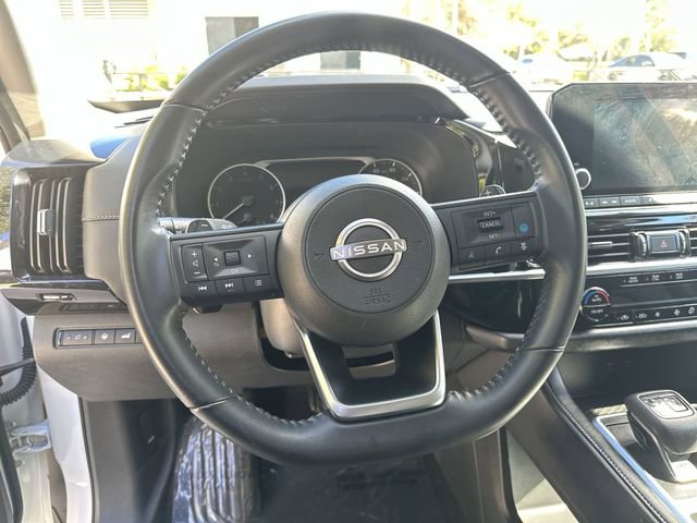 Used 2025 Nissan Pathfinder SV image 11