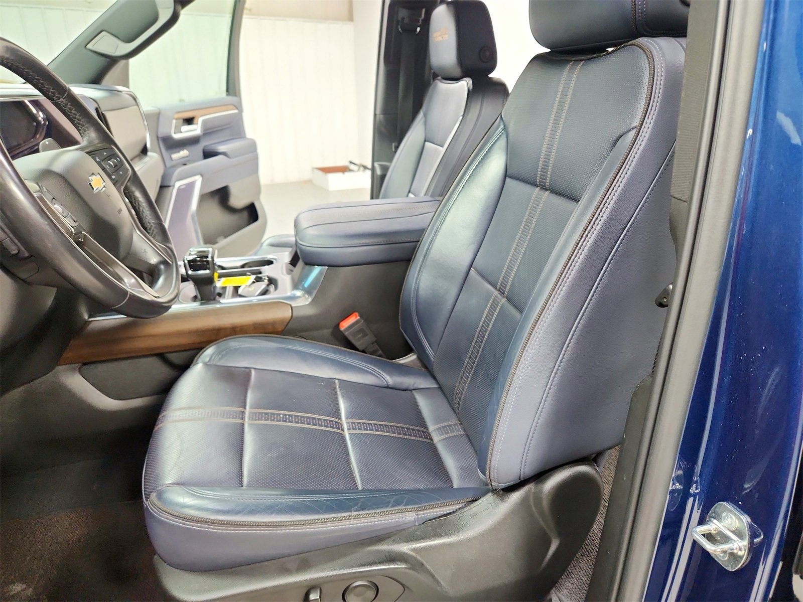 Used 2023 Chevrolet Silverado 1500 High Country w/ Technology Package image 19