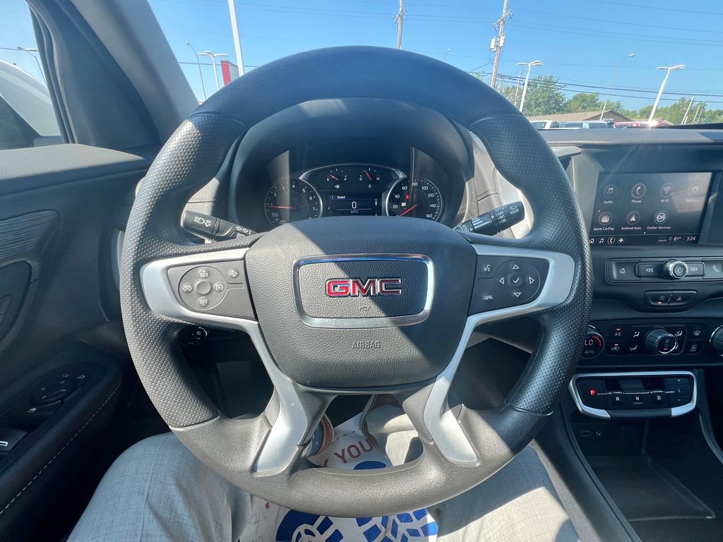 Used 2024 GMC Terrain SLE w/ Driver Convenience Package FWD image 18