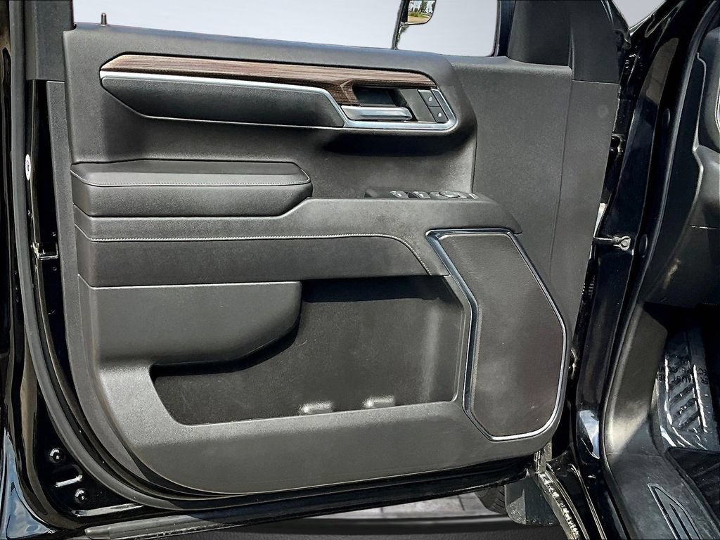 Used 2023 Chevrolet Silverado 1500 LT AWD/4WD image 23