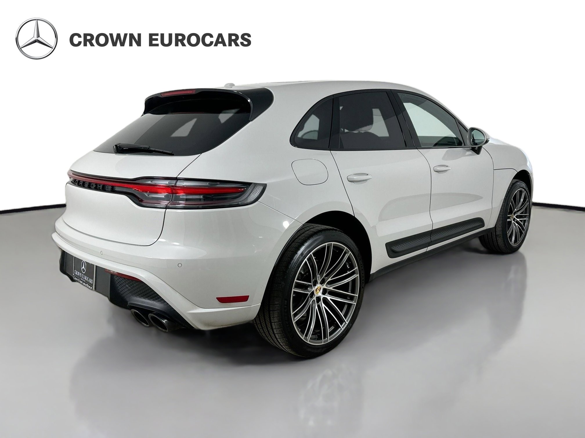 Used 2023 Porsche Macan AWD/4WD image 5