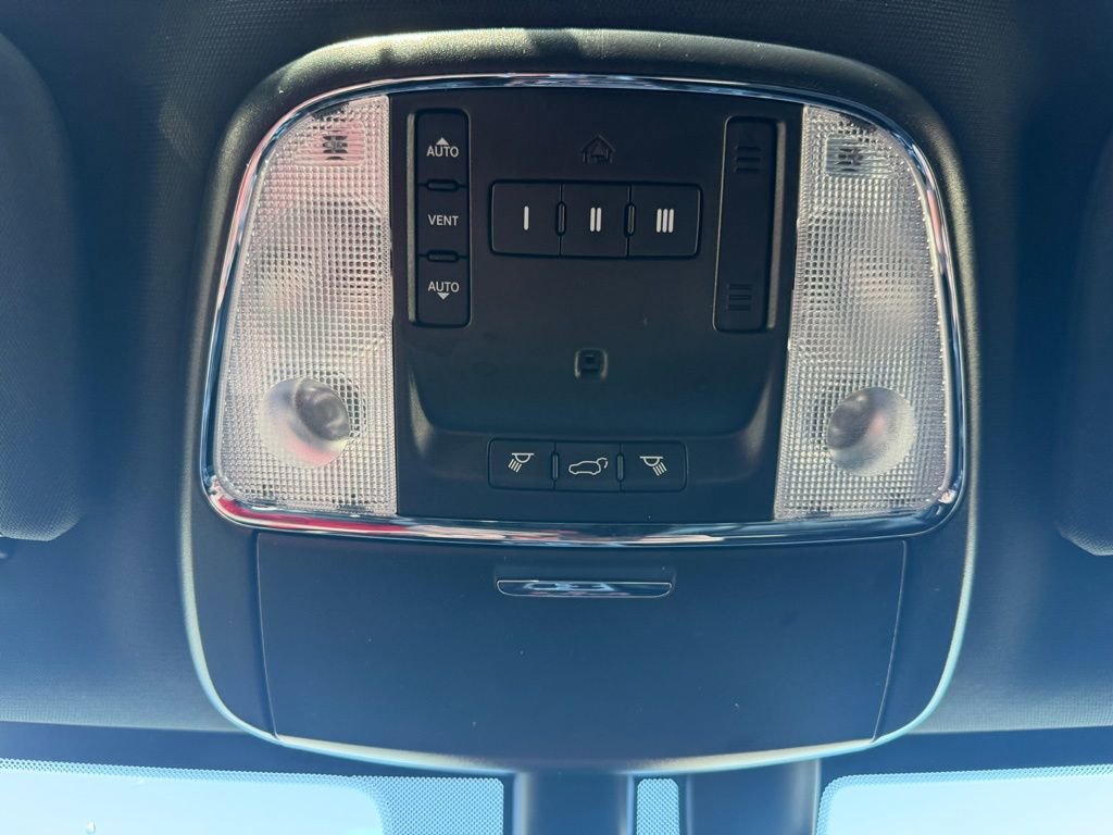 Used 2021 Jeep Grand Cherokee Limited image 36