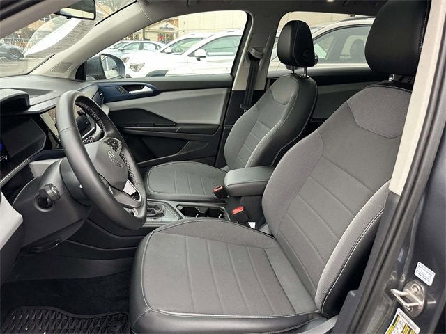 Certified 2022 Volkswagen Taos SE w/ Panoramic Sunroof Package image 17