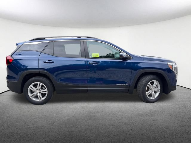 Used 2023 GMC Terrain SLE w/ Driver Convenience Package AWD/4WD image 17