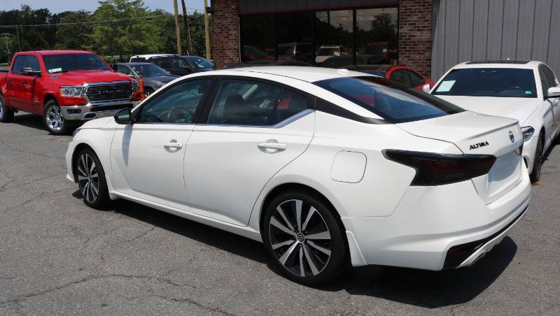 Used 2020 Nissan Altima 2.5 SR w/ Premium Package FWD image 5